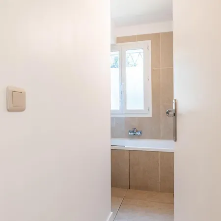 3 & Terrace 5min Walk From Downtown Apartmán