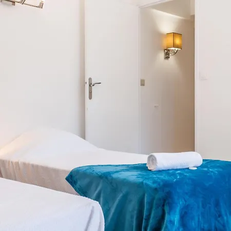 3 & Terrace 5min Walk From Downtown Apartmán